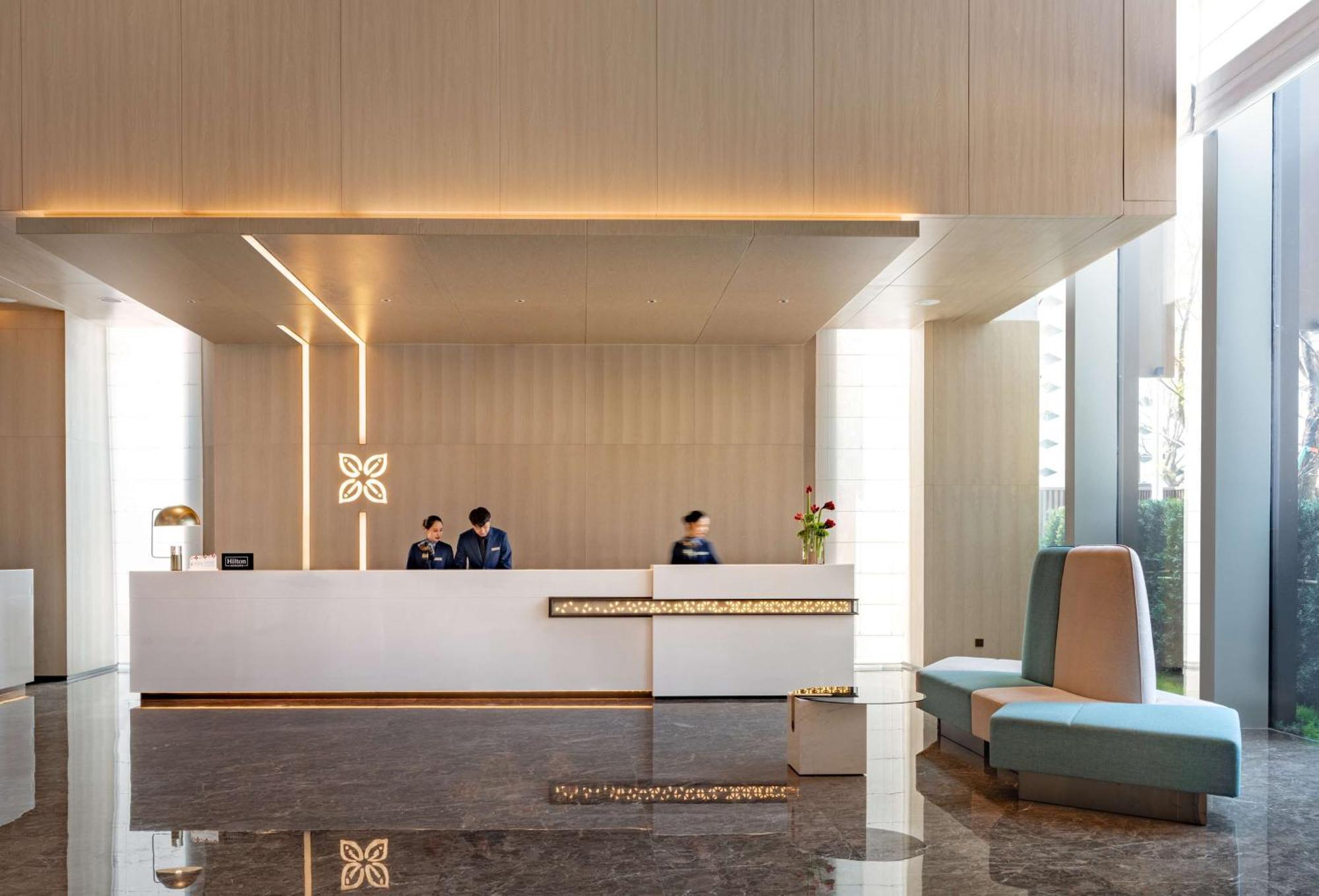 Hilton Garden Inn Shenzhen World Exhibition & Convention Center Exteriör bild
